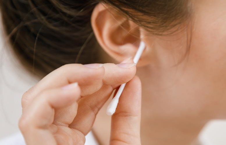 Jak prawidłowo czyścić uszy?